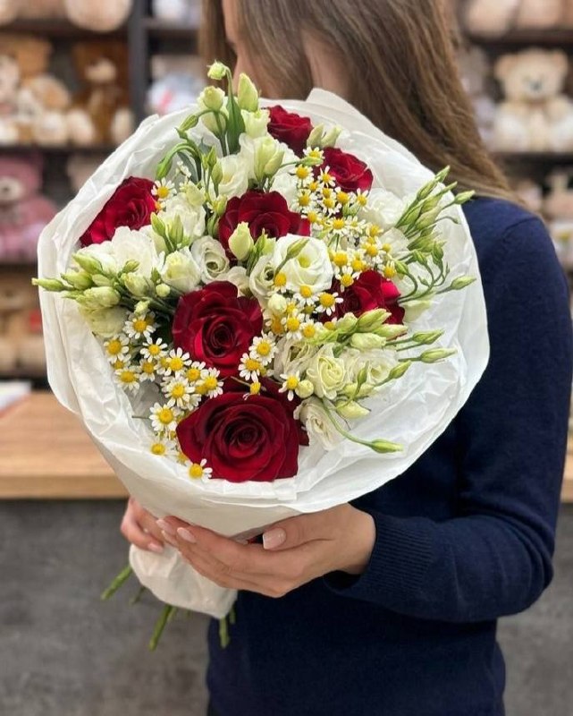 Авторский букет «Алый аккорд»
